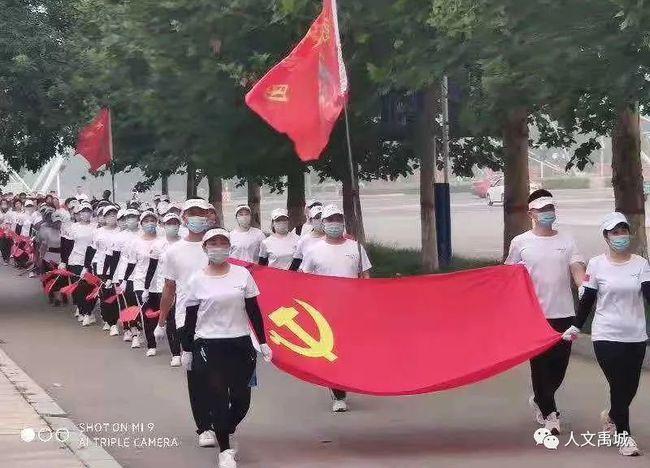 有哪些适合男学生的性价比背包推荐，最好百搭又有时尚感？游戏画面