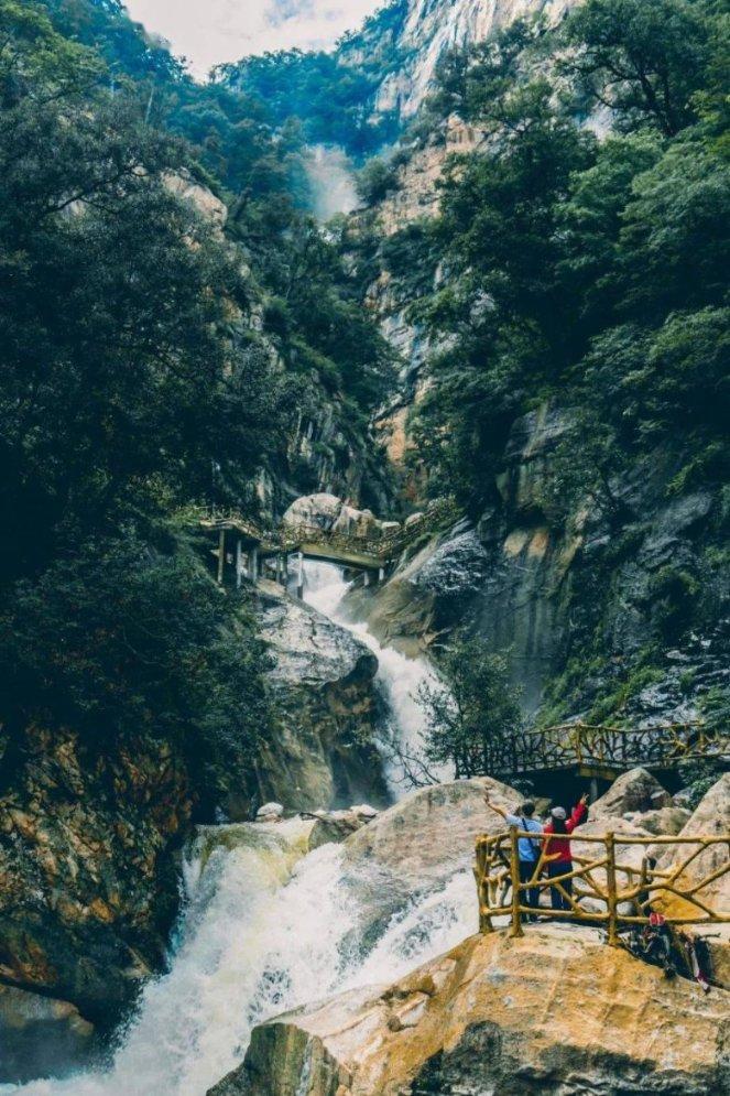 偶遇杜海涛沈梦辰逛街,十指紧扣甜如初恋,网友:这才是真爱!